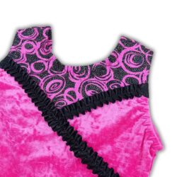 turnpakje roze velours met ruches